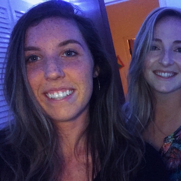 Profile Picture of Jacqui Nunnelley (@woahitsjacqui) on Poshmark