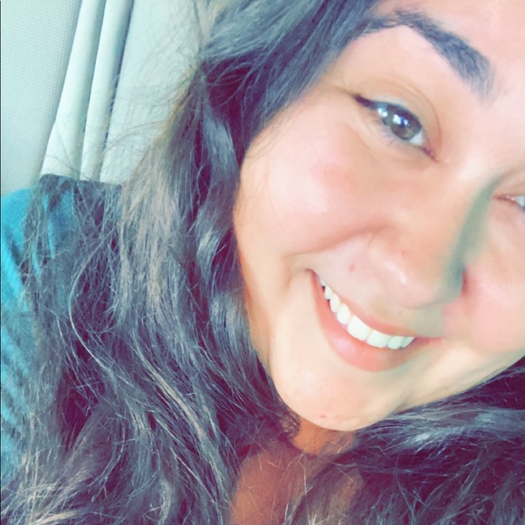 Profile Picture of Leah-diane Andrews (@leah_diane) on Poshmark