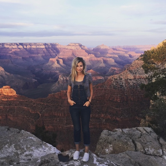 Profile Picture of Joanna Eliel (@joannaeliel) on Poshmark