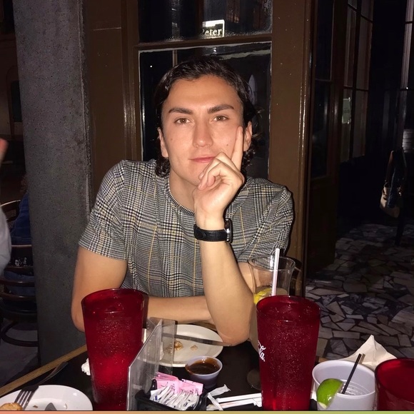 Profile Picture of Adam Bresette (@adambresette) on Poshmark