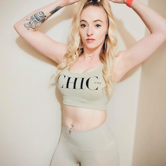 Profile Picture of Stephanie Redd (@ayyreddd5997) on Poshmark