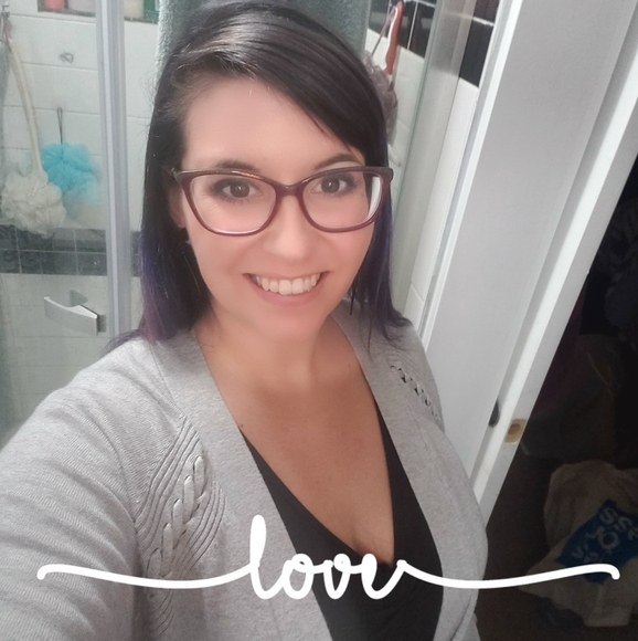 Profile Picture of Kristen Twine (@krissytwine) on Poshmark