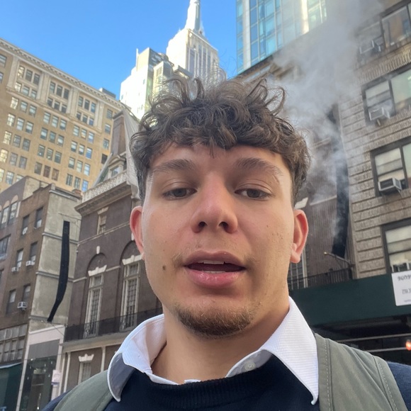 Profile Picture of David Bedoya (@davidbedoya) on Poshmark
