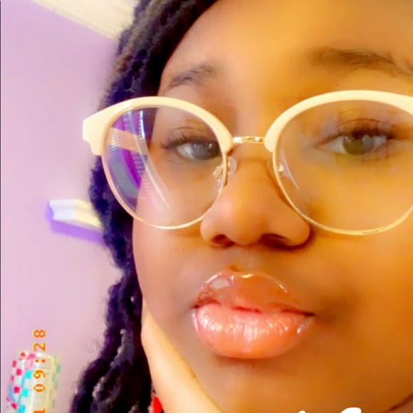 Profile Picture of Arylyn Calloway (@acsellz) on Poshmark