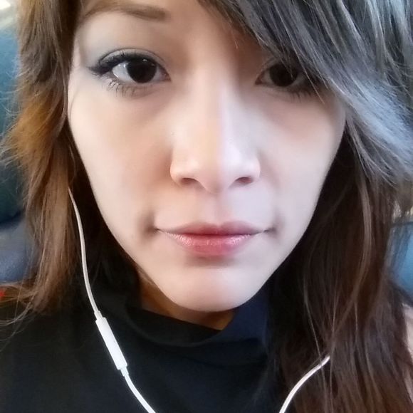 Profile Picture of Cindy Guaranda (@shesdresstokill) on Poshmark