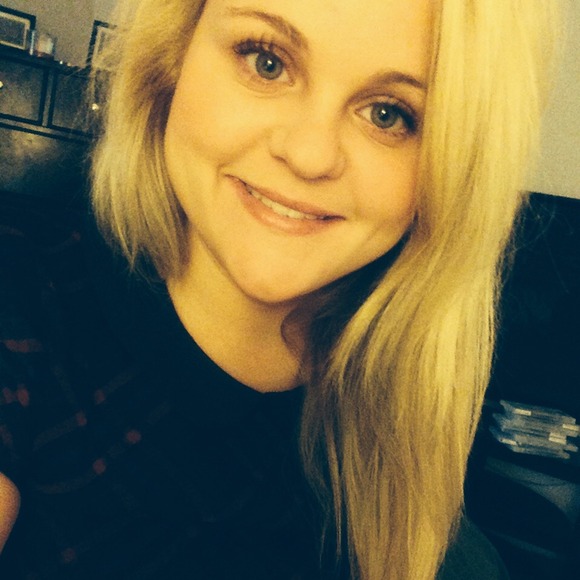 Profile Picture of Brooke Reid (@brookereid37) on Poshmark