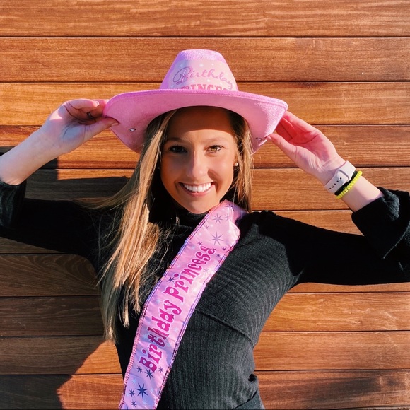 Profile Picture of Mary ellis Davies (@maryellissss) on Poshmark