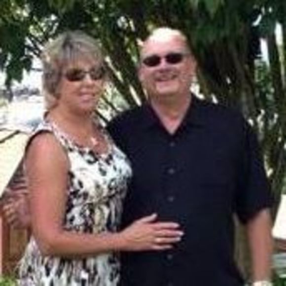 Profile Picture of Debbie Schacher (@dandebsch) on Poshmark