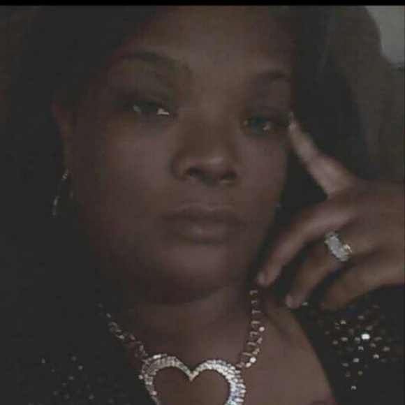 Profile Picture of Carlyeunda Beard colbert (@beard5) on Poshmark