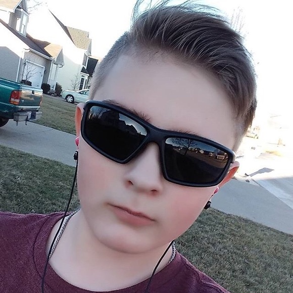 Avery Deskins - Poshmark Profile Picture of Avery Deskins (@adesk) on Poshmark