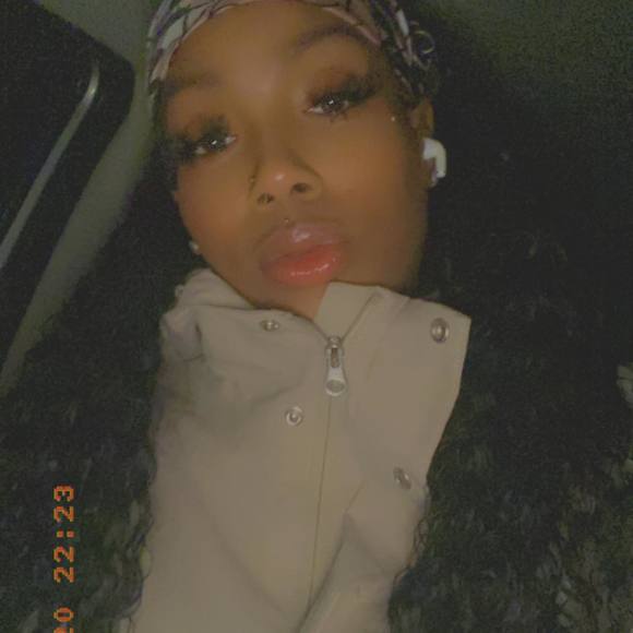 Profile Picture of Rozay Mo (@rozaymo86) on Poshmark