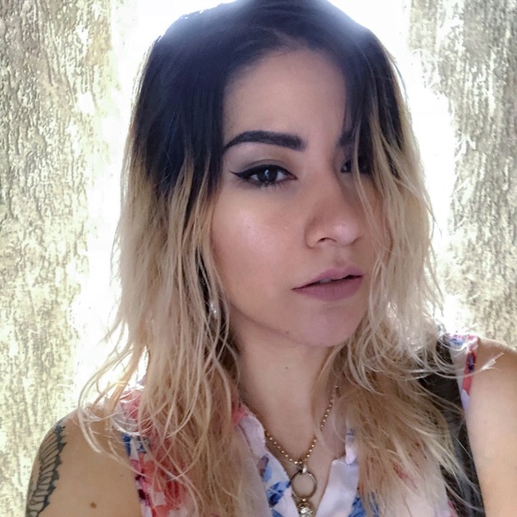 Profile Picture of Bianca Arias (@biancreepy) on Poshmark