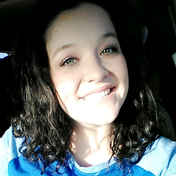 Profile Picture of Shayna Freeman (@shaynaf97) on Poshmark