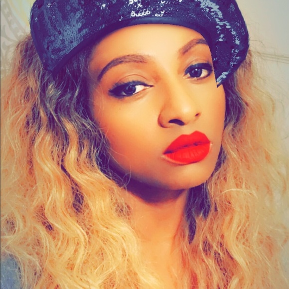 Profile Picture of Tamiko Covington (@mikolashea) on Poshmark
