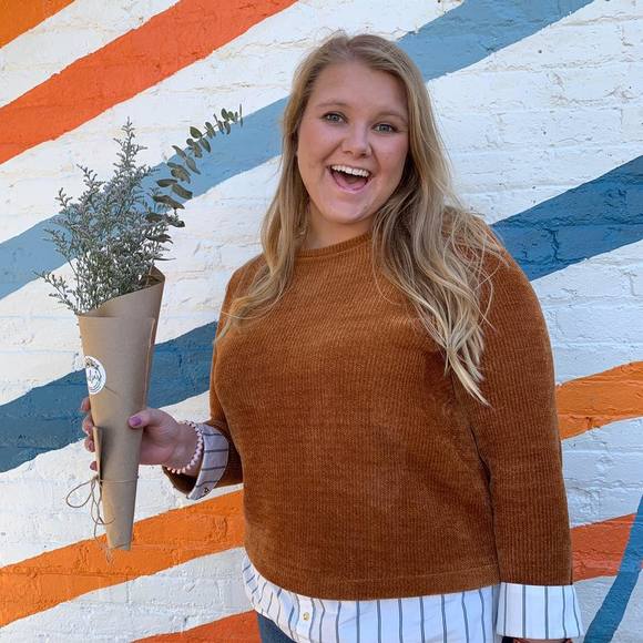 Profile Picture of Hannah Isgett (@hisgett) on Poshmark