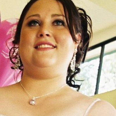 Profile Picture of Paula Rothe (@sneekapeek1) on Twitter