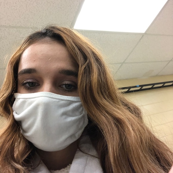 Profile Picture of Lindsey Watters (@lindseywatters) on Poshmark