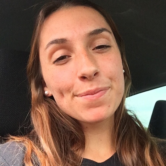 Profile Picture of Grace Garon (@jgaronn) on Poshmark