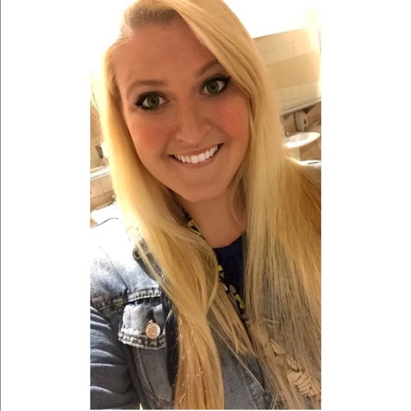 Profile Picture of Sarah Dorbritz (@sarahdorbritz) on Poshmark