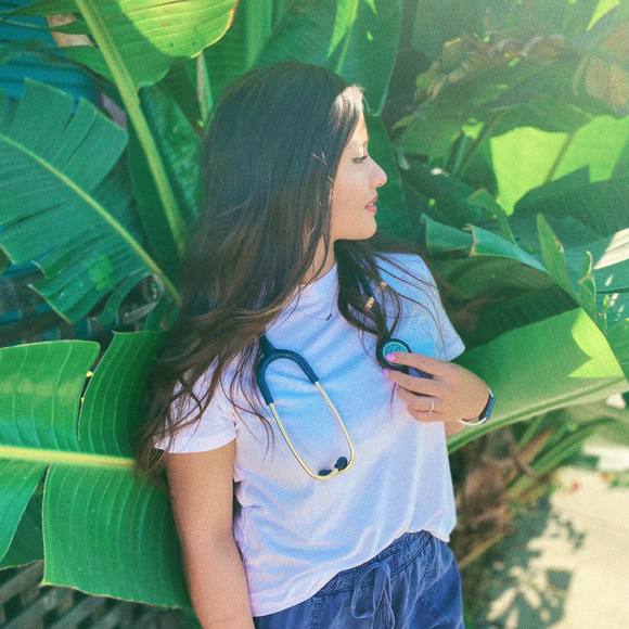 Alanna Alioto-reyes - Poshmark Profile Picture of Alanna Alioto-reyes (@alannaireyes) on Poshmark