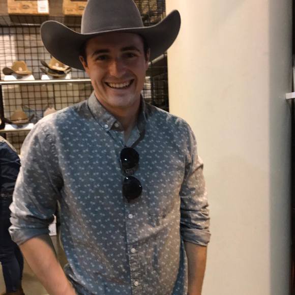 Profile Picture of Dom Cascino (@domcascino) on Poshmark