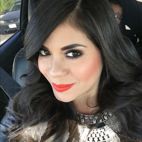 Profile Picture of Veronica Arambula (@veronica4241985) on Poshmark