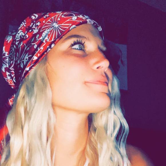 Profile Picture of Haley Stahl (@hcstahl) on Poshmark