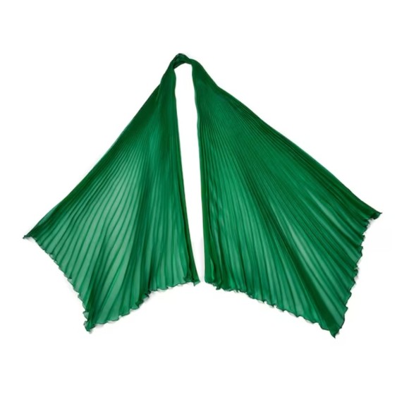 Profile Picture of Kate Vu (@greenscarf_gurl) on Poshmark