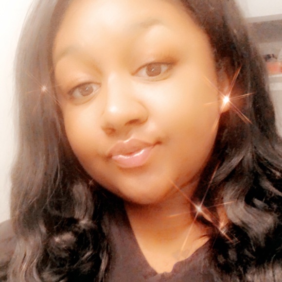 Profile Picture of Antonetta Stevens (@antonettaaa94) on Poshmark