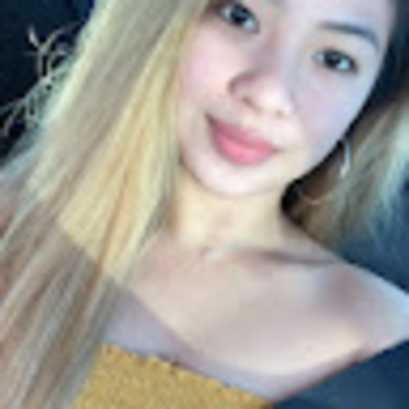 Profile Picture of Nicole Calumpit (@nicolecalumpit) on Poshmark