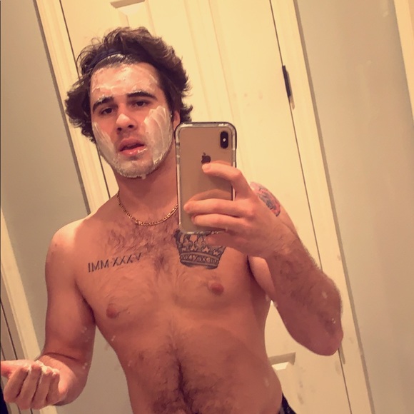 Andrew Pividal - Poshmark Profile Picture of Andrew Pividal (@apivi) on Poshmark