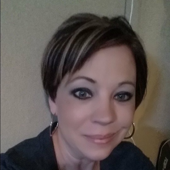 Profile Picture of Joylene Beesley (@joylenebeesley) on Poshmark