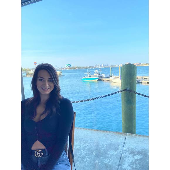 Profile Picture of Alex Barrus (@alexandra1196) on Poshmark