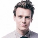 Profile Picture of Jonathon Groff Jones (@ouatjonathangroff) on Instagram