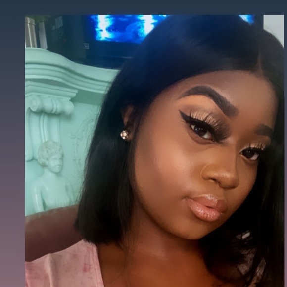 Profile Picture of Alicia Fahnbulleh (@lilixx7) on Poshmark