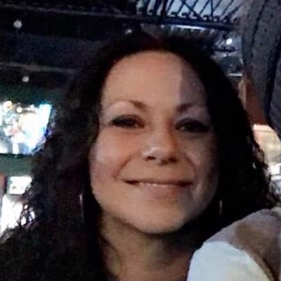 Profile Picture of Josie Brusca (@outlwjosiwhls) on Poshmark