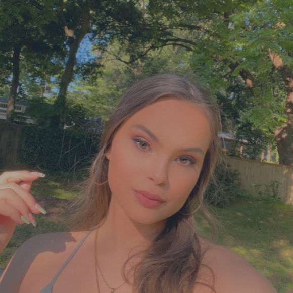 Profile Picture of Jennifer Prewitt (@jenn_prew) on Poshmark
