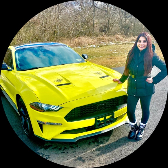 Profile Picture of Jannell Adams (@qbeeja1) on Poshmark