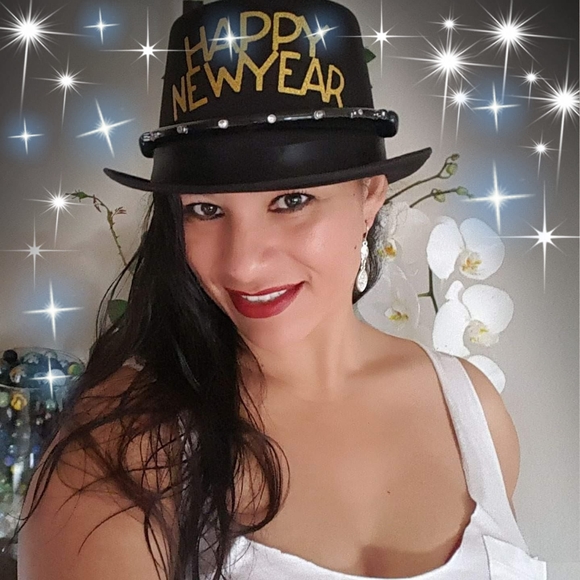 Profile Picture of Cenia Chileno (@ceniachileno) on Poshmark