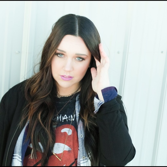 Jessi Miles - Poshmark Profile Picture of Jessi Miles (@jessi5brooke) on Poshmark