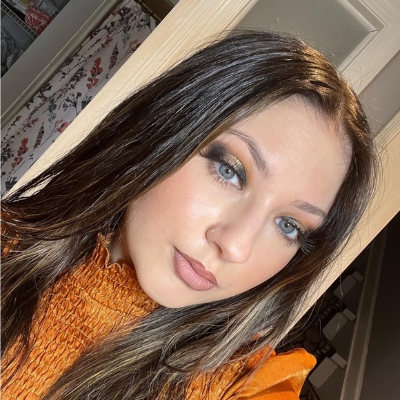 Profile Picture of Alyssa Enlow (@alyssaakay13) on Poshmark
