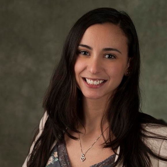 Profile Picture of Tainá Lelis (@tainallelis) on Poshmark