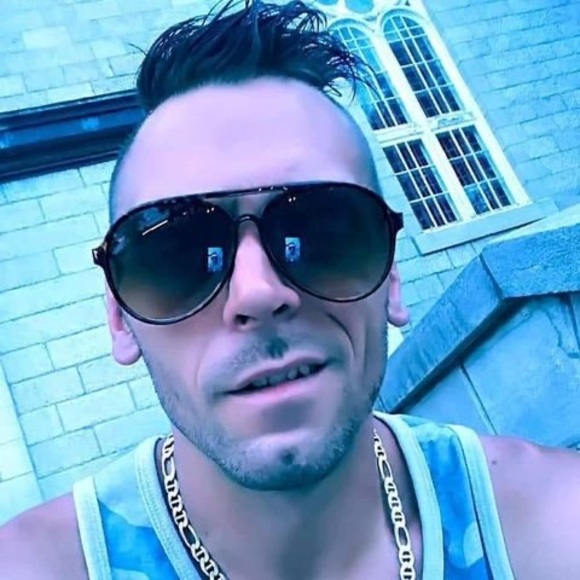 Profile Picture of Cebass Baillargeon (@sebbail75) on Poshmark