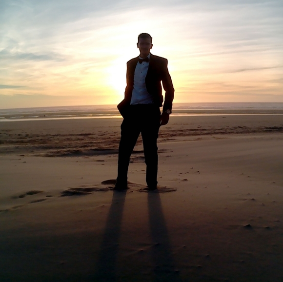 Profile Picture of Sam Haley (@samhaley670) on Poshmark