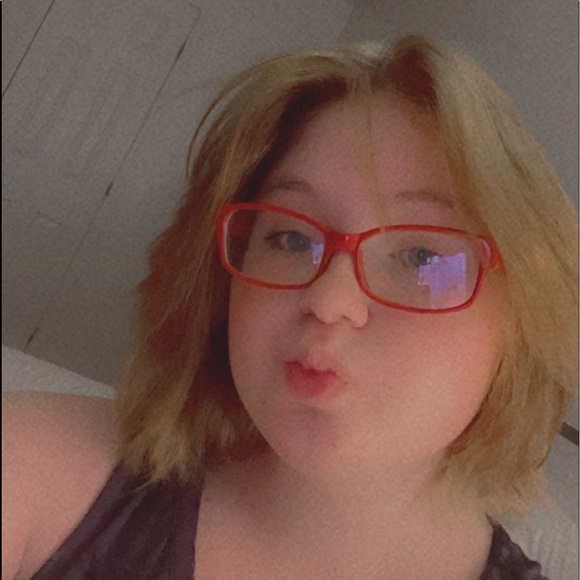 Profile Picture of Skylar Levno (@skysthelimit715) on Poshmark