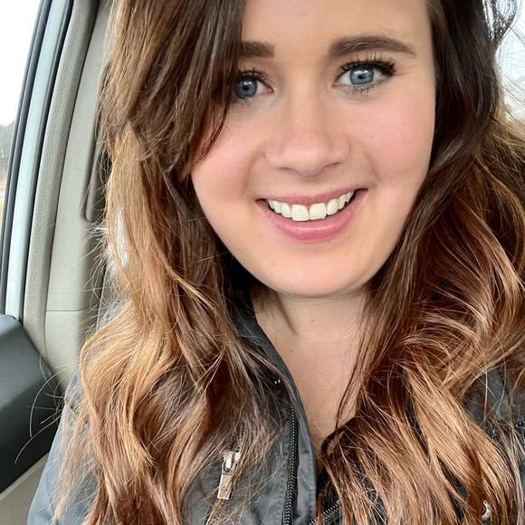 Profile Picture of Abbi Hehner (@abigailhehner16) on Poshmark