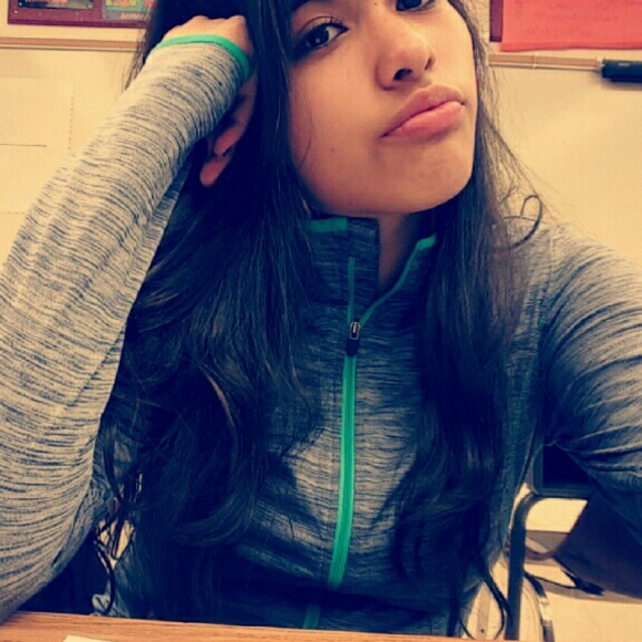 Profile Picture of Cristal Perez (@cperez_22) on Poshmark