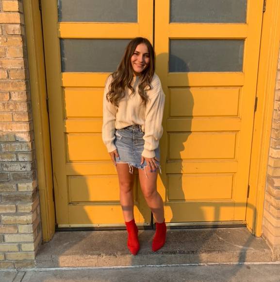 Profile Picture of Kimberlee Crouse (@kimgoodwin2002) on Poshmark