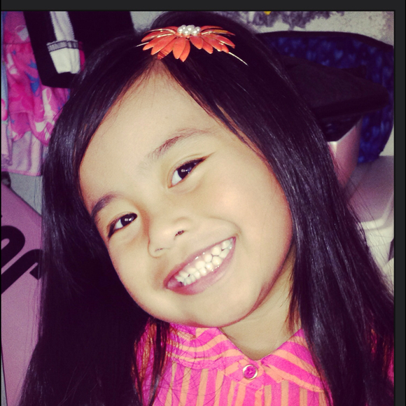 Profile Picture of Charon lei Bolosan (@mzcharo) on Poshmark