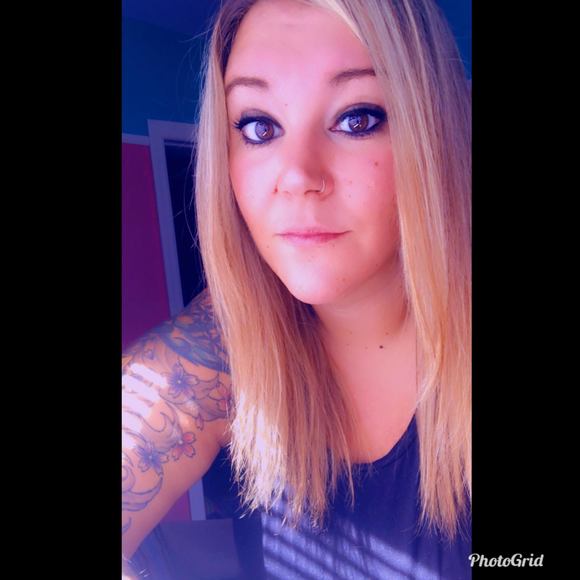 Profile Picture of Valerie Mauro lynn (@vmauro84) on Poshmark
